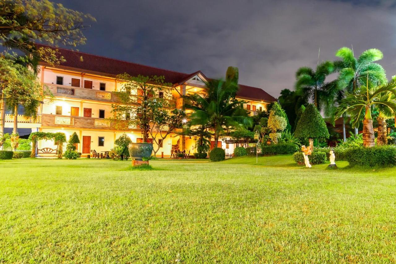 Pn Gold Resort Бангсен Екстер'єр фото